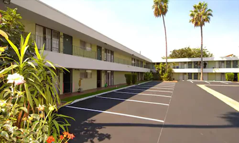 Vagabond Inn Los Angeles At Usc Екстериор снимка